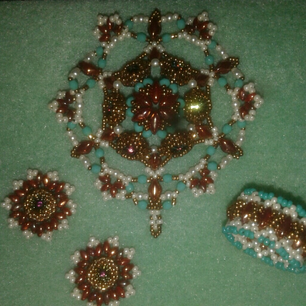 Puffy beaded Mandela Pendant set